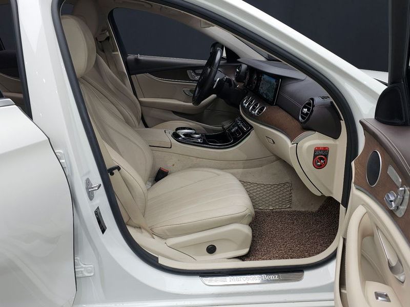 2017 Mercedes-Benz E-Class E220d Exclusive photo 11