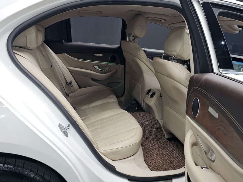 2017 Mercedes-Benz E-Class E220d Exclusive photo 12
