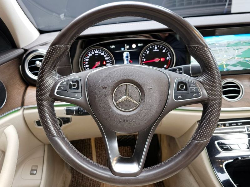 2017 Mercedes-Benz E-Class E220d Exclusive photo 13