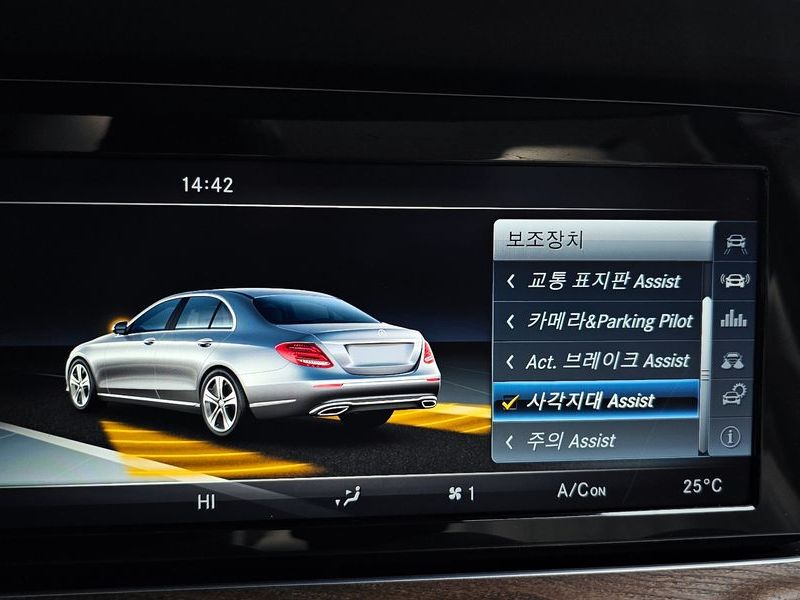 2017 Mercedes-Benz E-Class E220d Exclusive photo 17