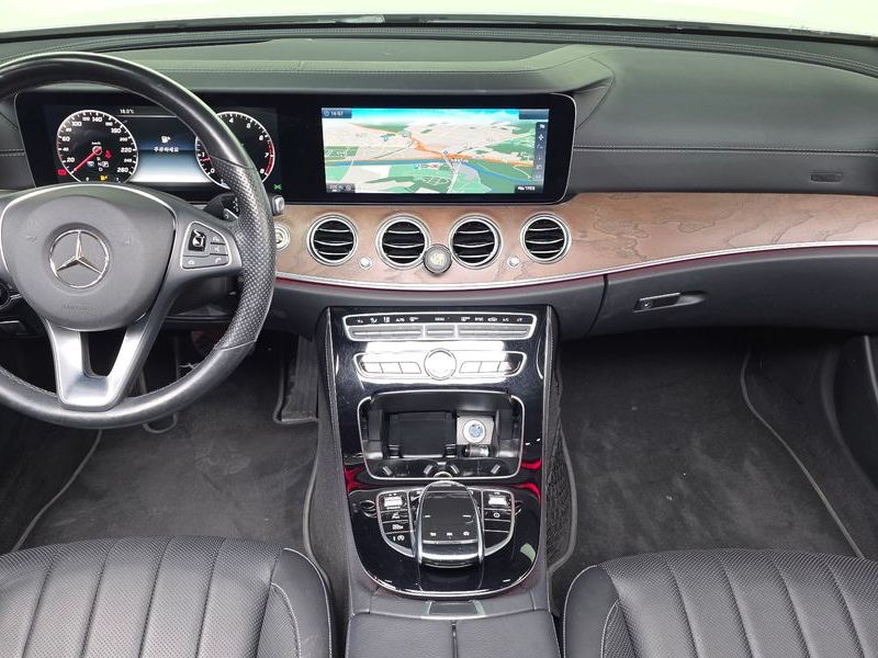 2017 Mercedes-Benz E-Class E300 4MATIC Exclusive photo 7