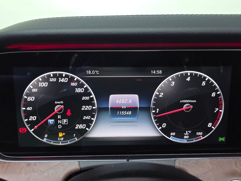 2017 Mercedes-Benz E-Class E300 4MATIC Exclusive photo 8