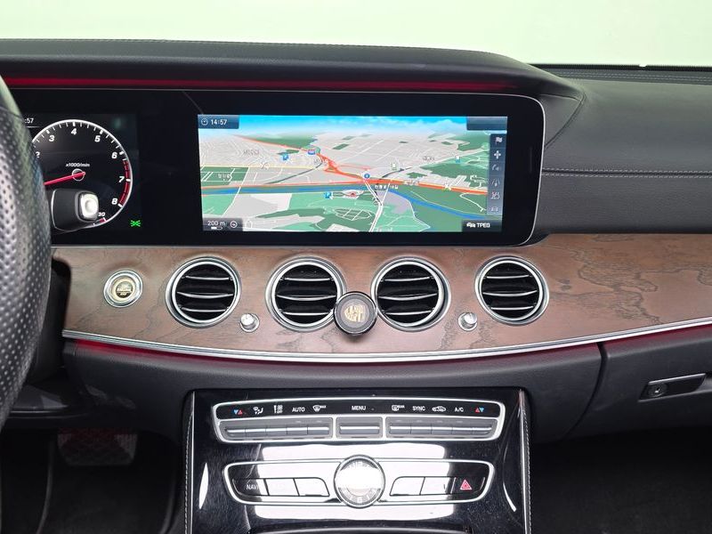 2017 Mercedes-Benz E-Class E300 4MATIC Exclusive photo 14