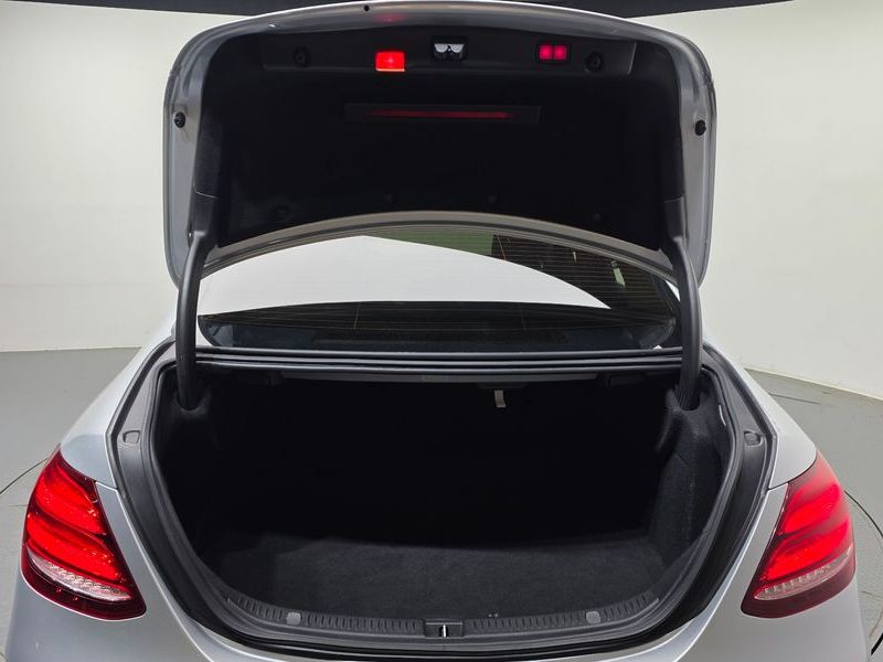 2017 Mercedes-Benz E-Class E300 4MATIC Exclusive photo 20