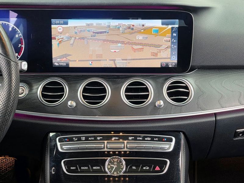 2017 Mercedes-Benz E-Class E300 Avantgarde photo 14
