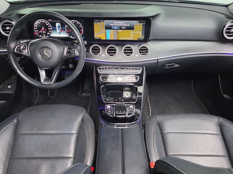 2017 Mercedes-Benz E-Class E300 4MATIC Avnatgarde photo 7