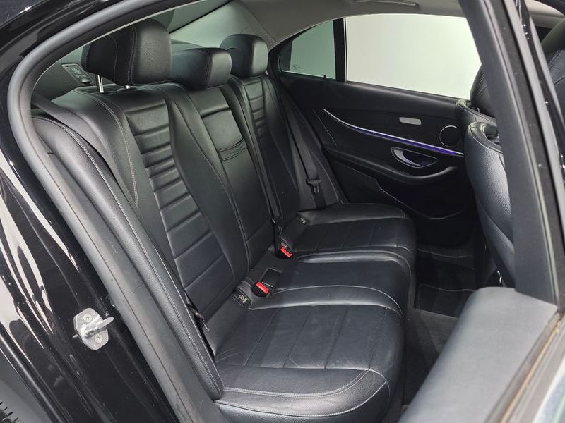 2017 Mercedes-Benz E-Class E300 4MATIC Avnatgarde photo 11