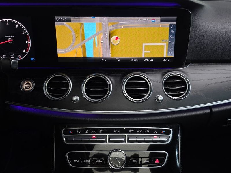 2017 Mercedes-Benz E-Class E300 4MATIC Avnatgarde photo 13