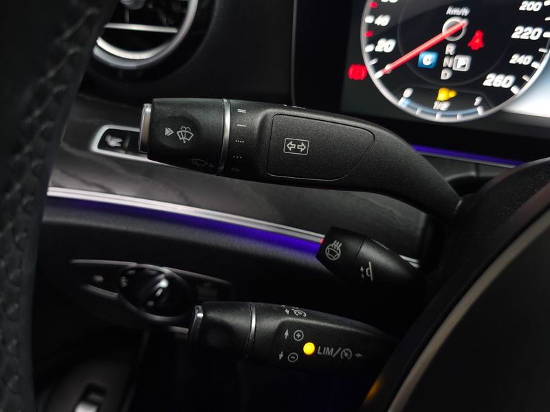 2017 Mercedes-Benz E-Class E300 4MATIC Avnatgarde photo 19