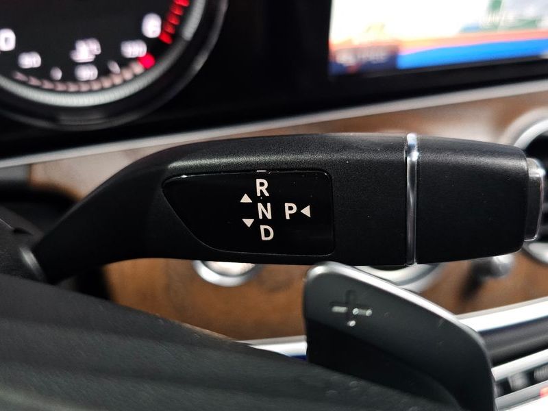 2017 Mercedes-Benz E-Class E220d 4MATIC Exclusive photo 9