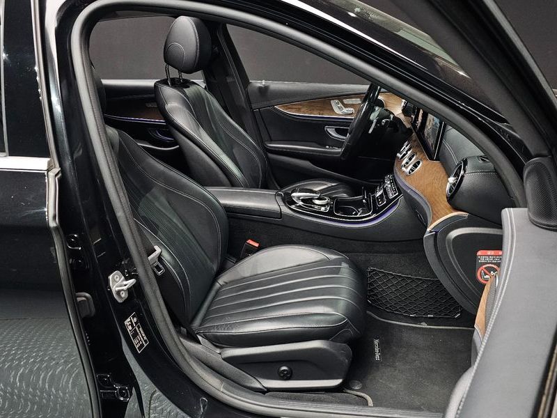 2017 Mercedes-Benz E-Class E220d 4MATIC Exclusive photo 10