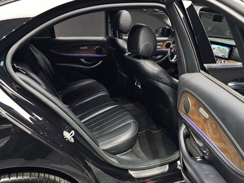 2017 Mercedes-Benz E-Class E220d 4MATIC Exclusive photo 11