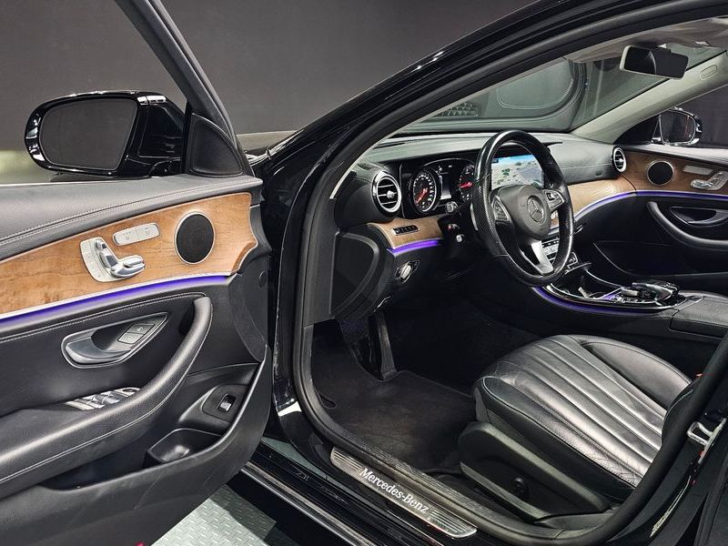 2017 Mercedes-Benz E-Class E220d 4MATIC Exclusive photo 12