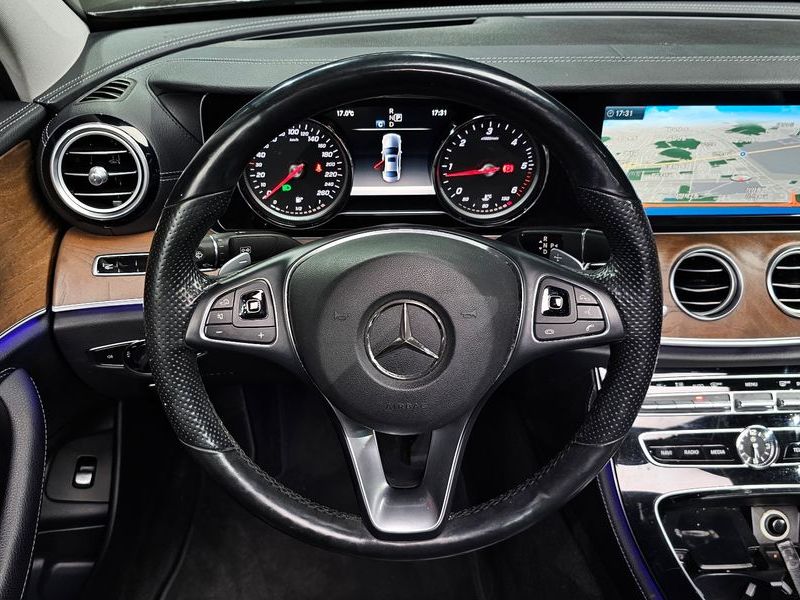 2017 Mercedes-Benz E-Class E220d 4MATIC Exclusive photo 13