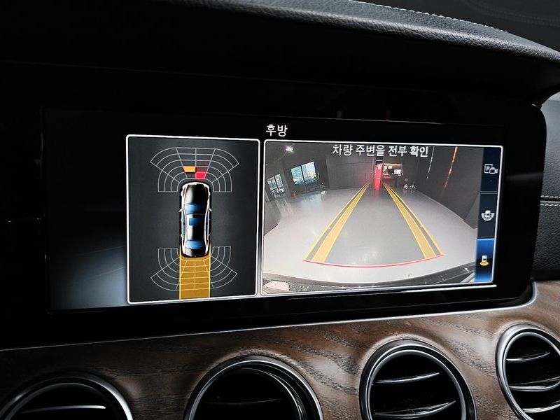 2017 Mercedes-Benz E-Class E220d 4MATIC Exclusive photo 15