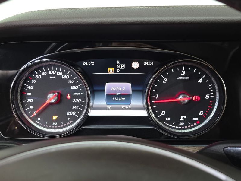 2017 Mercedes-Benz E-Class E220d Exclusive photo 8