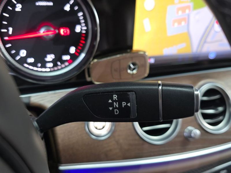 2017 Mercedes-Benz E-Class E220d Exclusive photo 9
