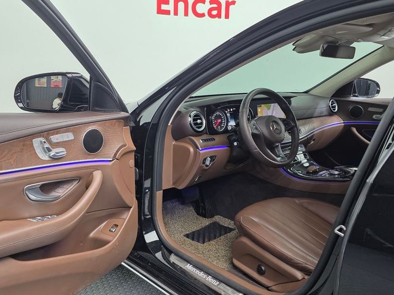 2017 Mercedes-Benz E-Class E220d Exclusive photo 10