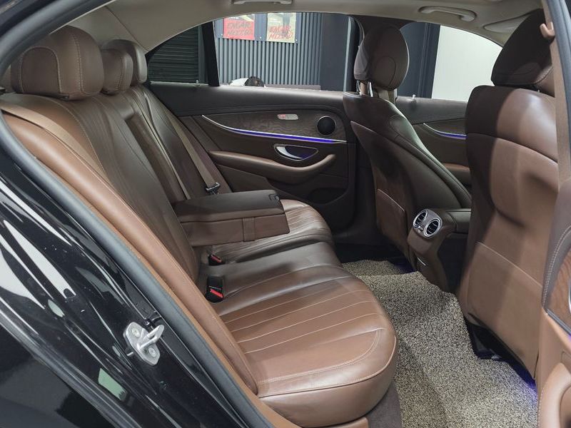 2017 Mercedes-Benz E-Class E220d Exclusive photo 12