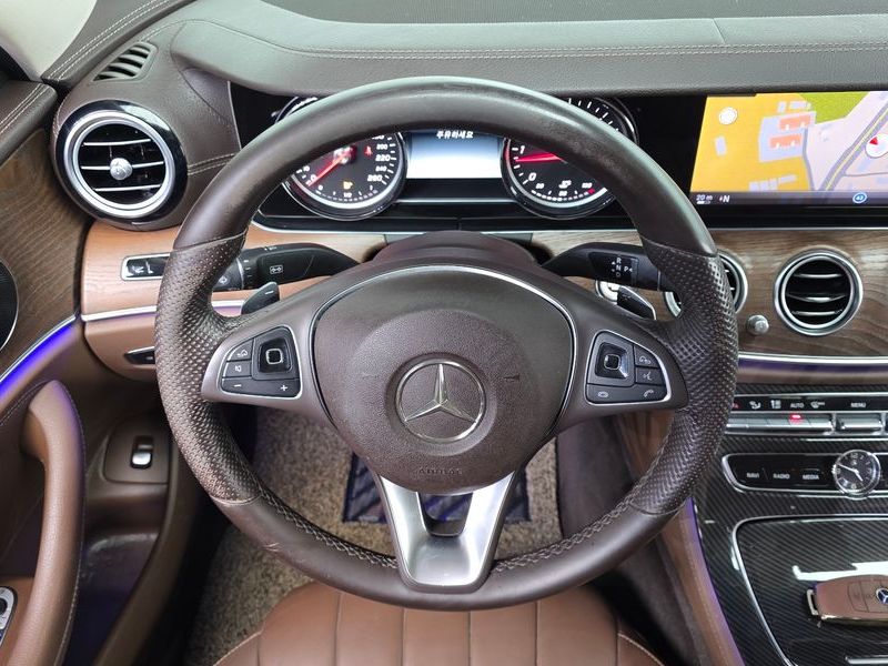 2017 Mercedes-Benz E-Class E220d Exclusive photo 13
