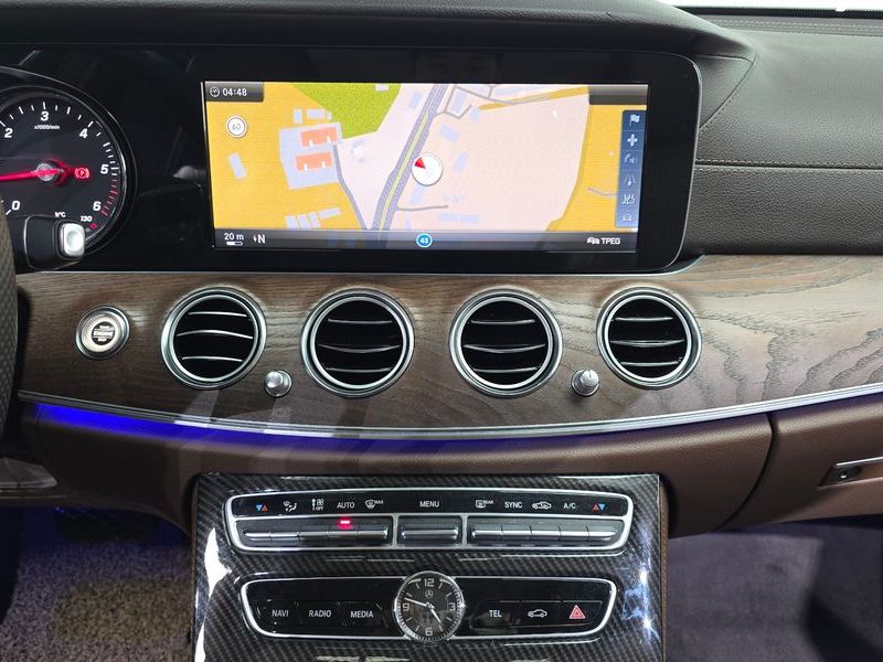 2017 Mercedes-Benz E-Class E220d Exclusive photo 14