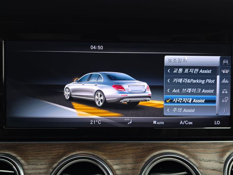 2017 Mercedes-Benz E-Class E220d Exclusive photo 16