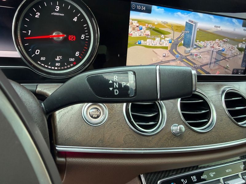 2017 Mercedes-Benz E-Class E220d Exclusive photo 9