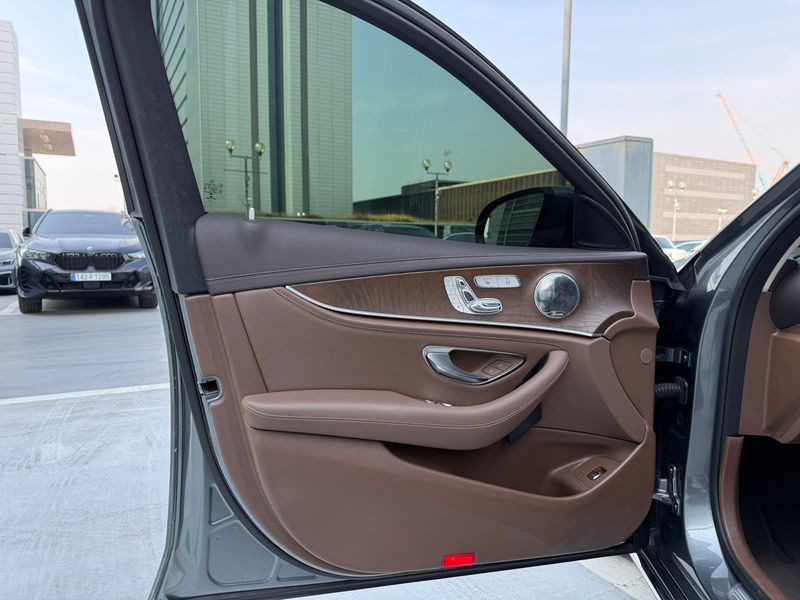 2017 Mercedes-Benz E-Class E220d Exclusive photo 10