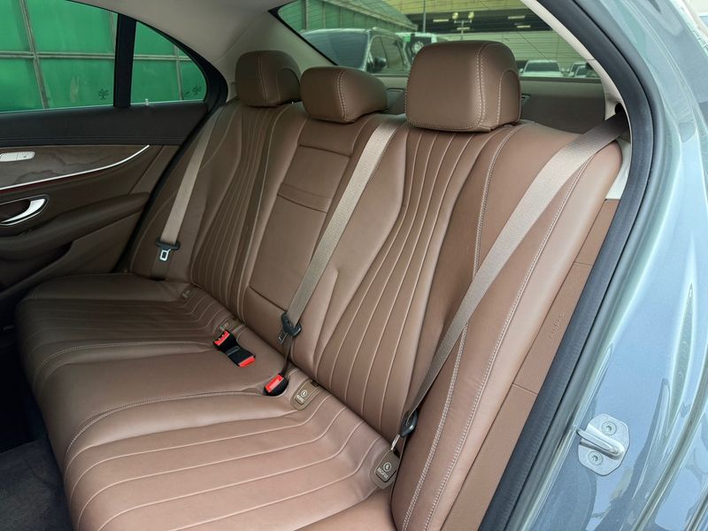 2017 Mercedes-Benz E-Class E220d Exclusive photo 18