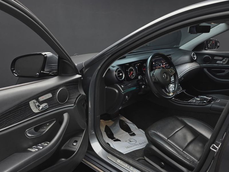 2017 Mercedes-Benz E-Class E220d 4MATIC Avantgarde photo 10