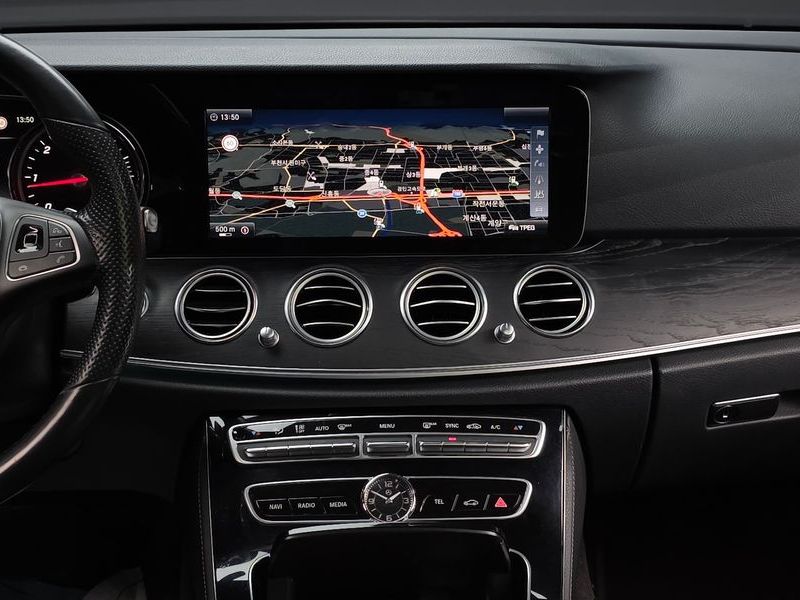 2017 Mercedes-Benz E-Class E220d 4MATIC Avantgarde photo 12
