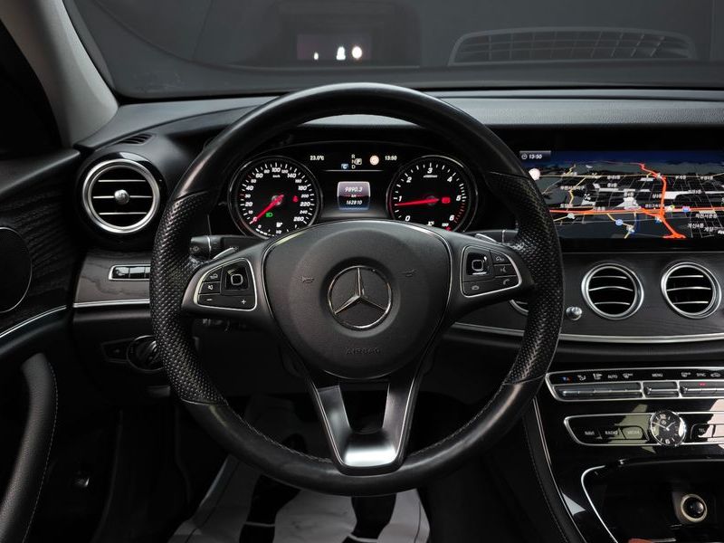 2017 Mercedes-Benz E-Class E220d 4MATIC Avantgarde photo 13