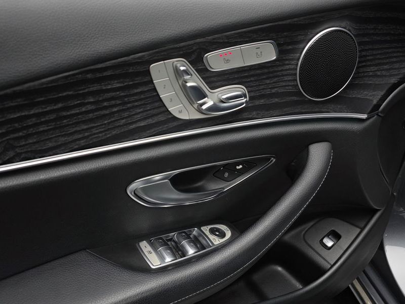 2017 Mercedes-Benz E-Class E220d 4MATIC Avantgarde photo 17