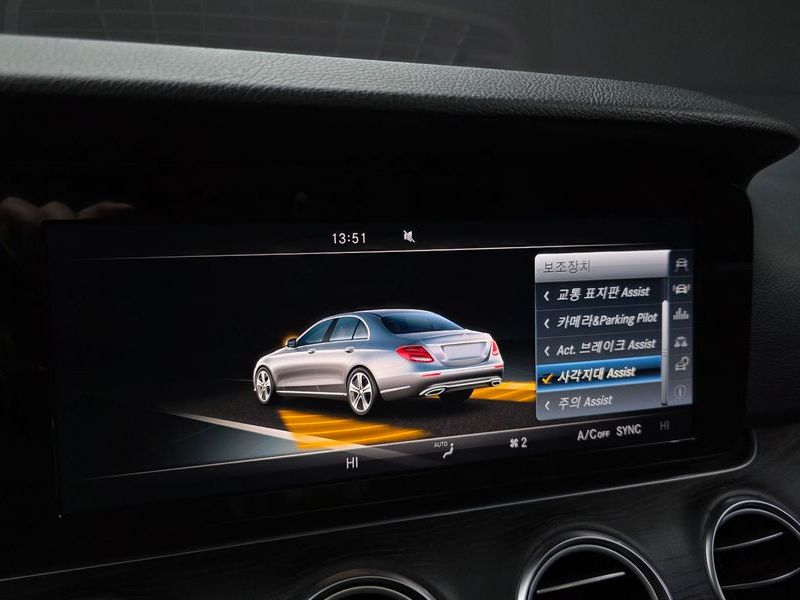 2017 Mercedes-Benz E-Class E220d 4MATIC Avantgarde photo 18