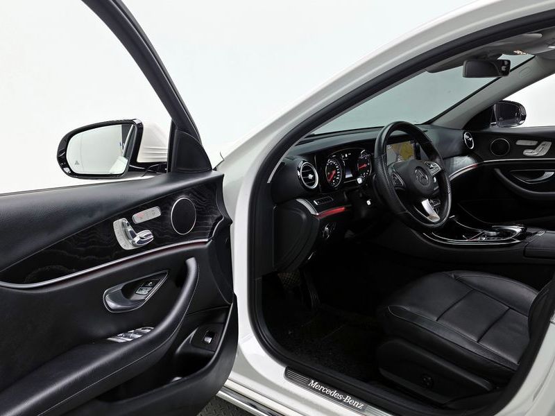2017 Mercedes-Benz E-Class E220d Avantgarde photo 10