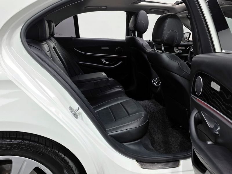 2017 Mercedes-Benz E-Class E220d Avantgarde photo 12