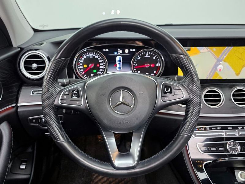 2017 Mercedes-Benz E-Class E220d Avantgarde photo 13