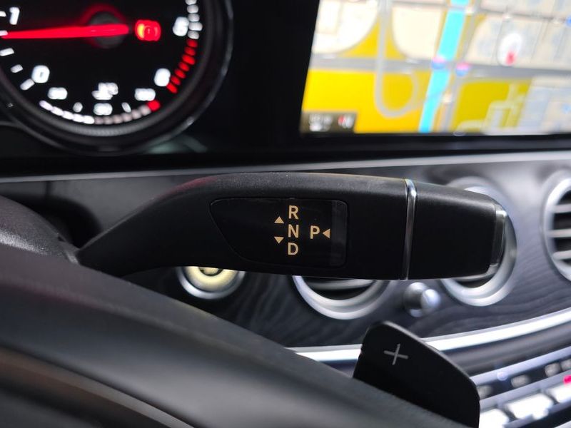 2017 Mercedes-Benz E-Class E220d Avantgarde photo 9