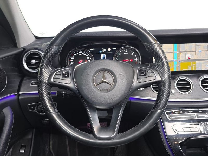 2017 Mercedes-Benz E-Class E220d Avantgarde photo 12
