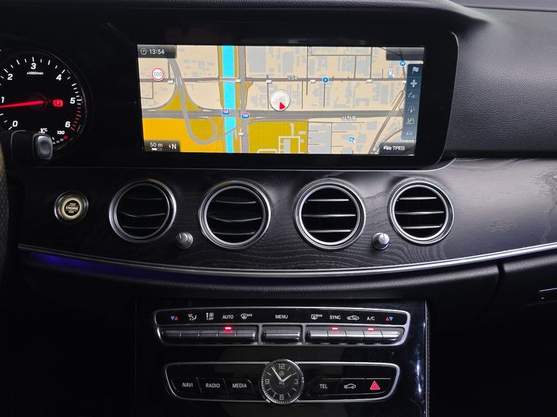 2017 Mercedes-Benz E-Class E220d Avantgarde photo 13