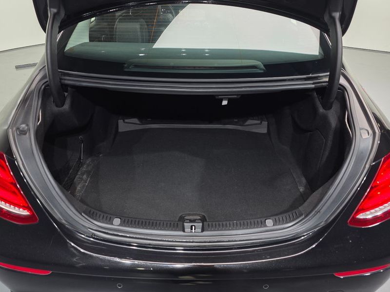 2017 Mercedes-Benz E-Class E220d Avantgarde photo 20