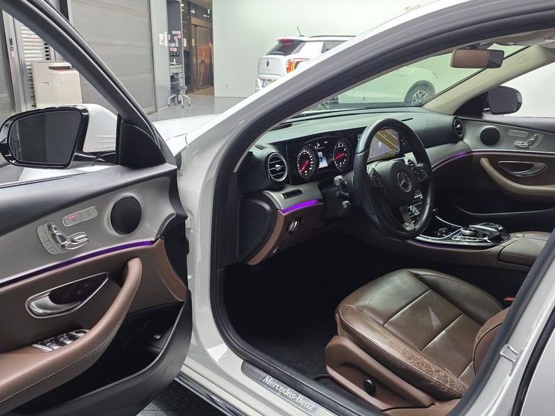 2017 Mercedes-Benz E-Class E200 Avantgarde photo 10