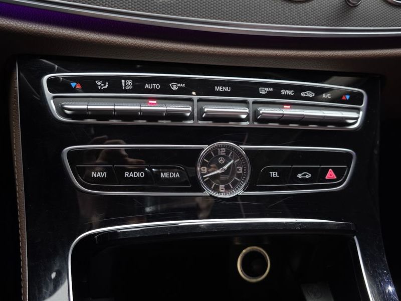 2017 Mercedes-Benz E-Class E200 Avantgarde photo 18
