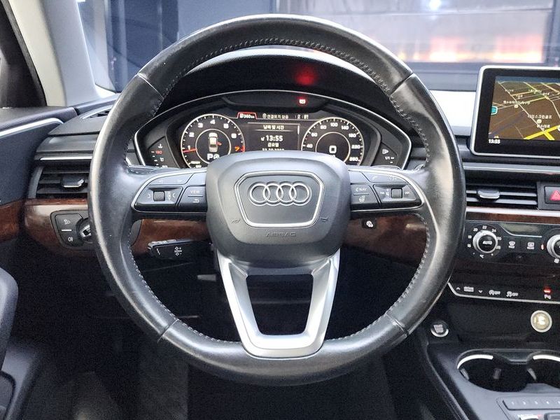 2016 Audi A4 45 TFSI Premium photo 13