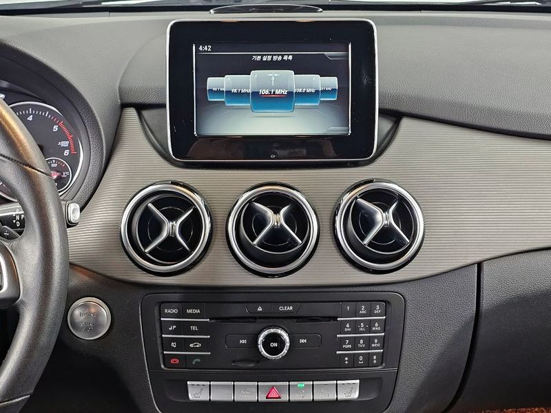 2017 Mercedes-Benz B-클래스 W246 B200 d photo 14