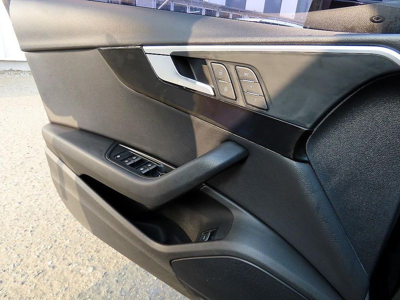 2016 Audi A4 45 TFSI Premium photo 11