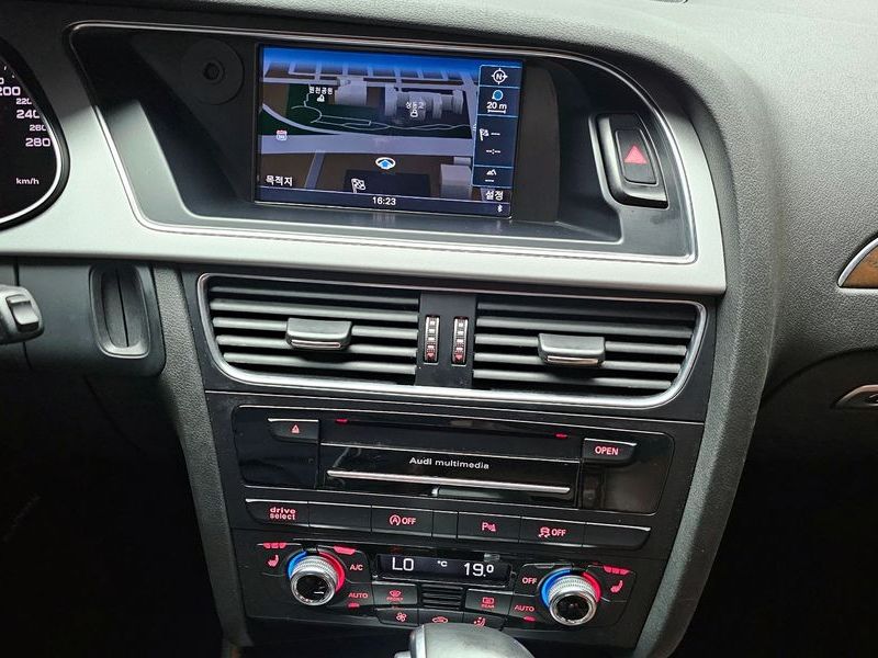 2016 Audi A4 30 TDI Dynamic B8 photo 14