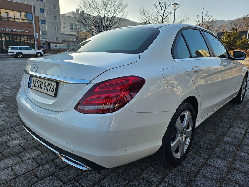 2017 Mercedes-Benz C-Class C200 photo 8