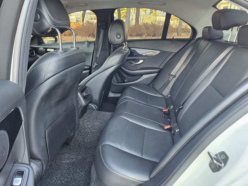 2017 Mercedes-Benz C-Class C200 photo 9