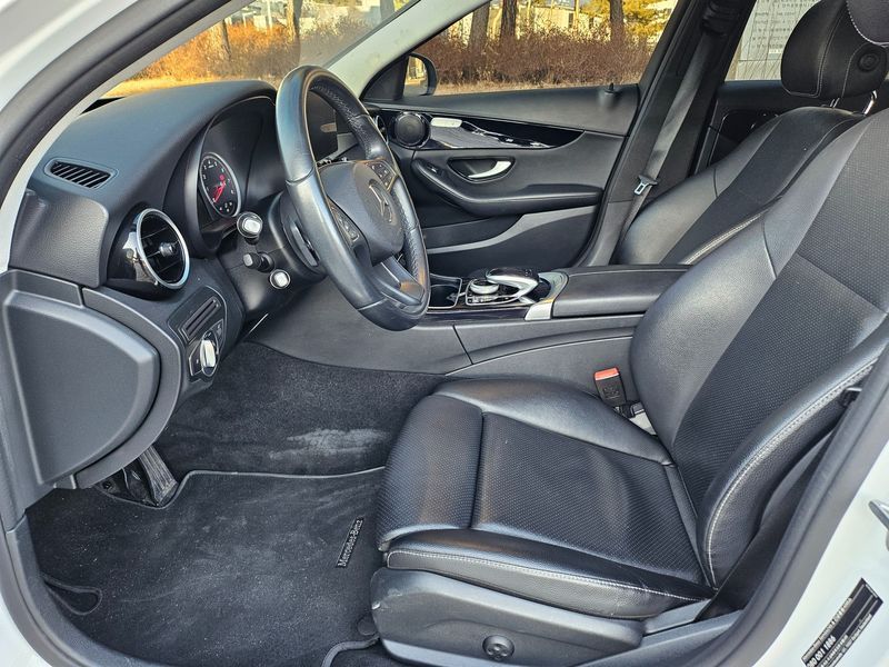 2017 Mercedes-Benz C-Class C200 photo 10